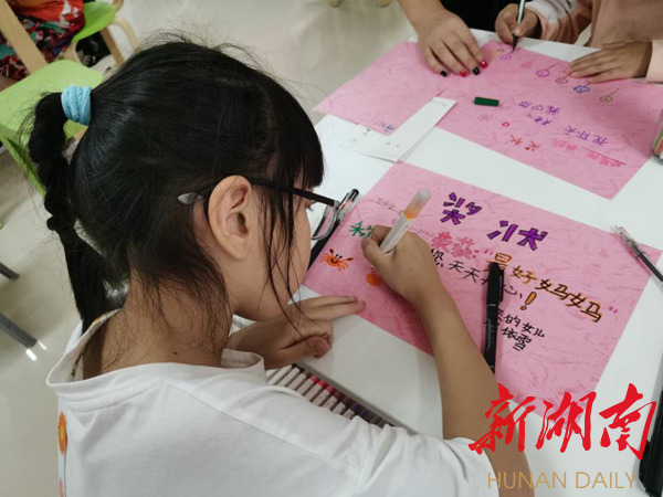 探花系列
：走进社区助力“双减”