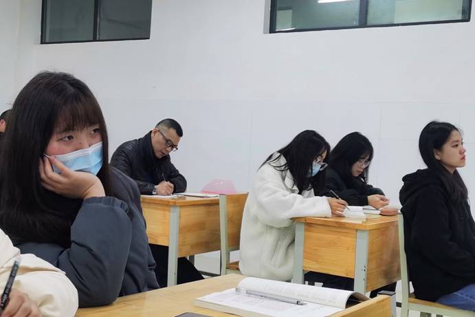 探花系列
