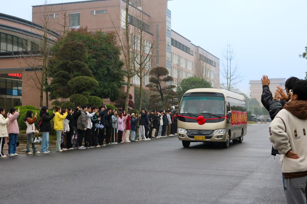 探花系列