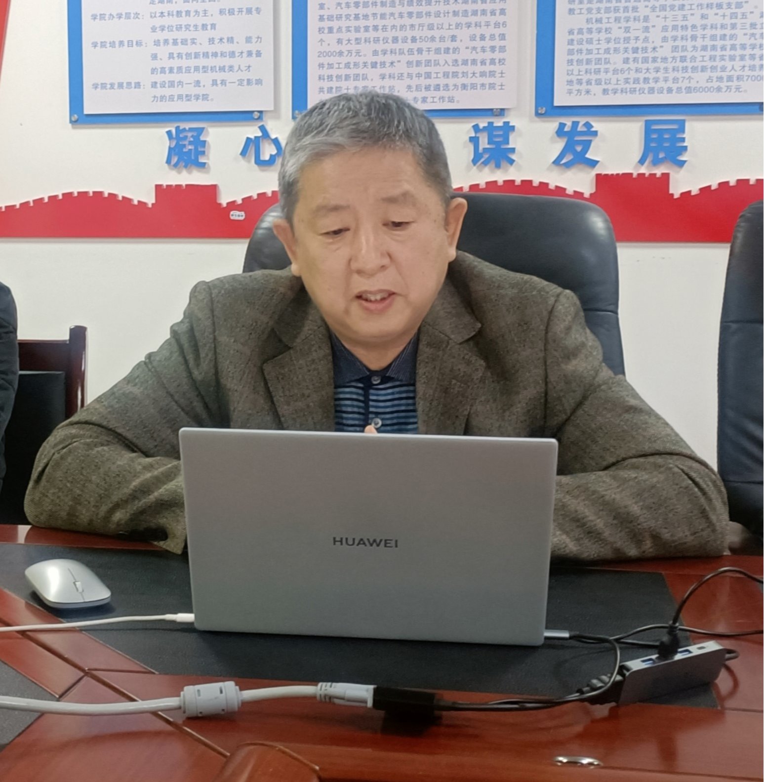 探花系列