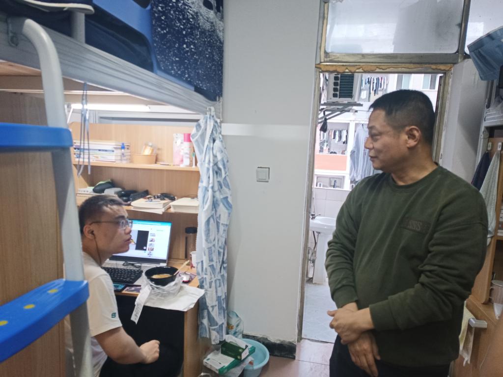 探花系列