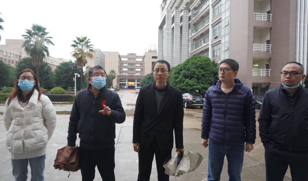 探花系列
